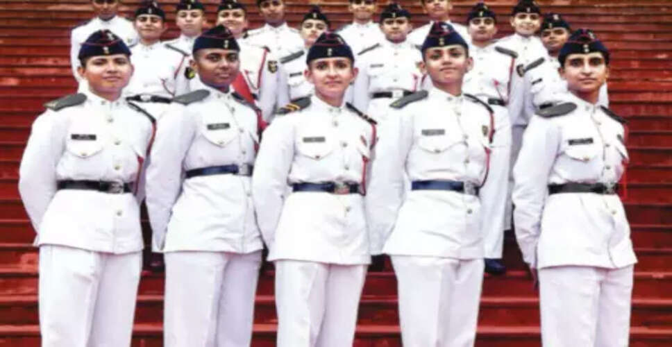 महिला कैडेटों की ऐतिहासिक स्नातक परेड का आयोजन एनडीए में