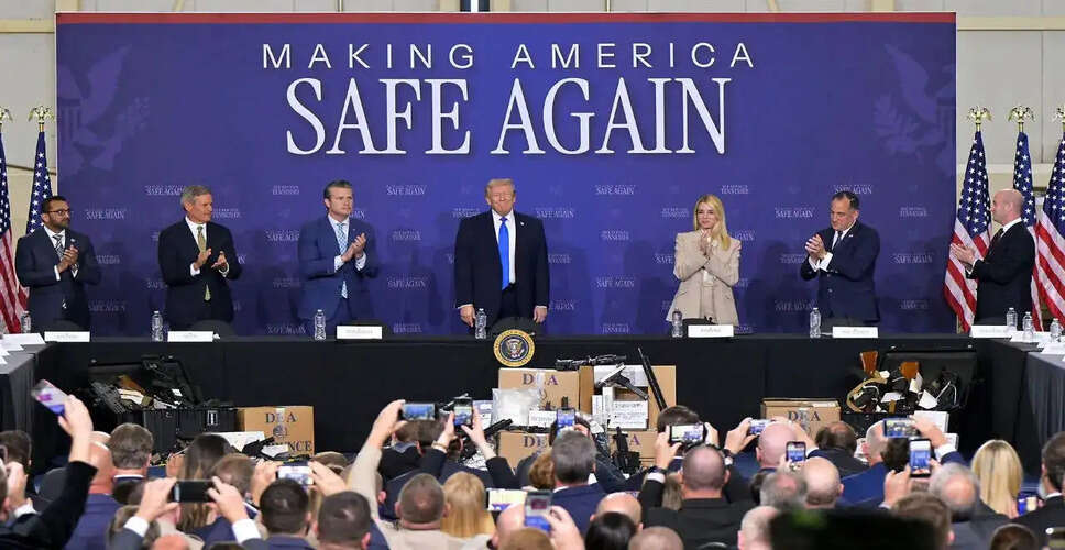 डोनाल्ड ट्रंप की थकान: टेनेसी में सुरक्षा बैठक के दौरान नींद में दिखे