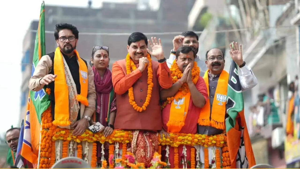 मुख्यमंत्री मोहन यादव ने मनेर में चुनावी सभा में जनता से किया संवाद