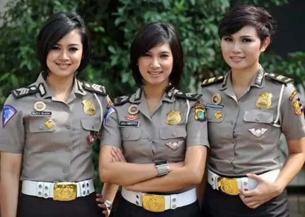 इंडोनेशिया में महिलाओं के लिए पुलिस बनने की कठिनाइयाँ