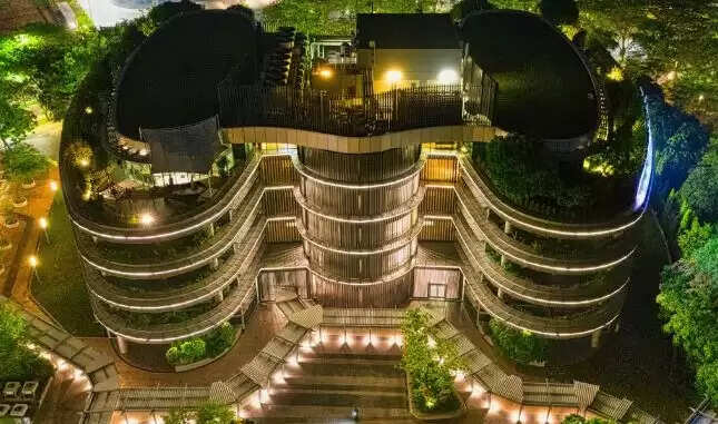 2047 में घरों का भविष्य: पर्यावरण और तकनीक का संगम