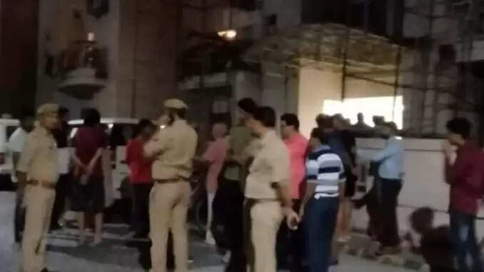 जयपुर में महिला सर्जरी के दौरान लापरवाही से पट्टी छोड़ने का मामला