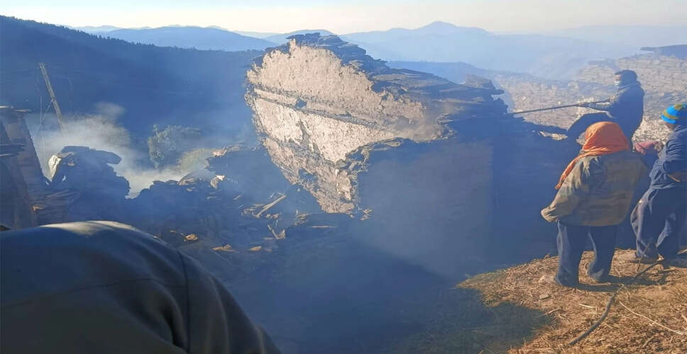 उत्तराखंड में जंगल की आग पर प्रशासन की तत्परता, हेलीकॉप्टर से किया जा रहा सर्वेक्षण