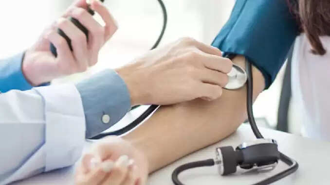 हाई ब्लड प्रेशर को तुरंत नियंत्रित करने के 4 सरल तरीके