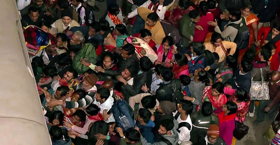 उत्तर प्रदेश के मंदिर में भगदड़: दो की मौत, 32 घायल