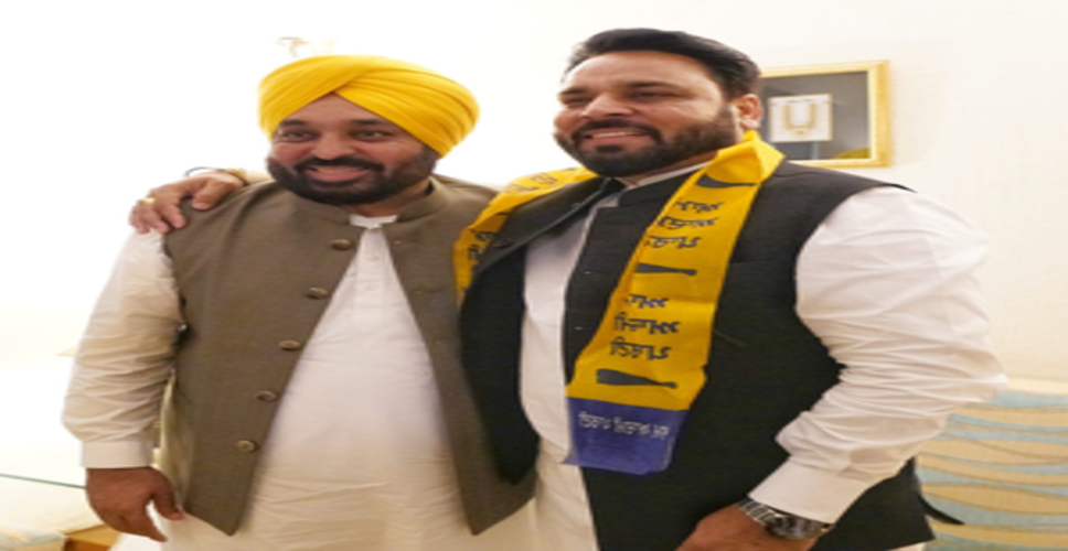 होशियारपुर से बसपा उम्मीदवार राकेश सोमन आम आदमी पार्टी में शामिल