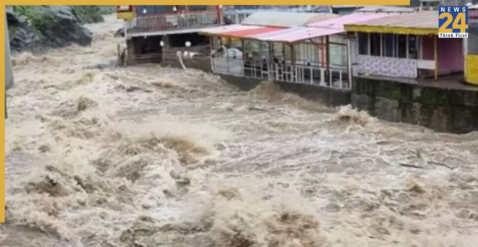 उत्तर पाकिस्तान में बारिश के कारण हेलीकॉप्टर दुर्घटना में पांच की मौत