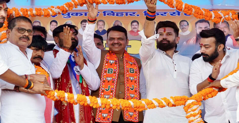 मुख्यमंत्री फडणवीस ने विपक्ष की आलोचनाओं का किया खंडन, मोदी का समर्थन जारी