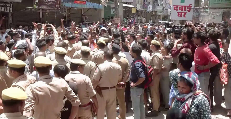 खोड़ा कॉलोनी में मदरसों की सीलिंग: प्रशासनिक कार्रवाई के पीछे की वजह