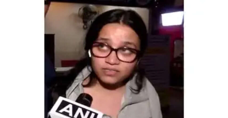 दुबई से लौटे यात्रियों ने बताया: स्थिति सामान्य, मिसाइलें हवा में ही नष्ट हो रही हैं