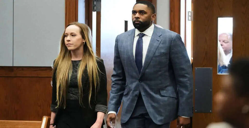 पूर्व कोच शेरोन मूर को मिली 18 महीने की परिवीक्षा