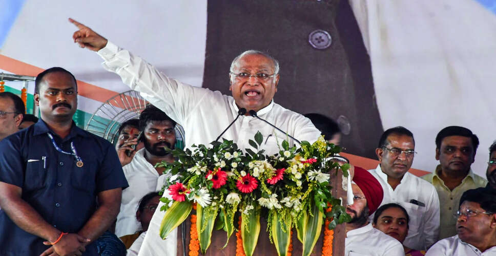 कांग्रेस ने मोदी सरकार पर लोकतंत्र और अर्थव्यवस्था को नुकसान पहुँचाने का आरोप लगाया