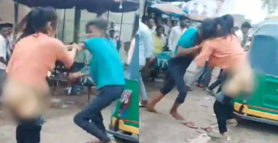 सड़क पर ई-रिक्शा चालक के साथ लड़की की अनोखी लड़ाई का वीडियो वायरल