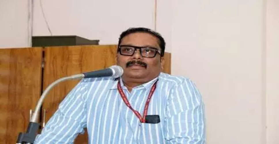 केरल सरकार को झटका: IAS अधिकारी डॉ. अशोक का स्थानांतरण रुका