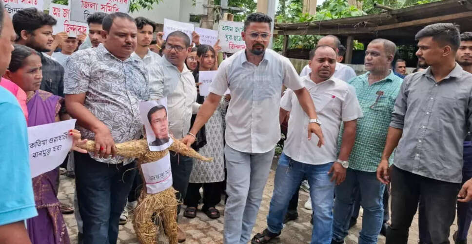 गुवाहाटी में बाढ़ के खिलाफ AJYCP का प्रदर्शन, सरकार पर उठे सवाल