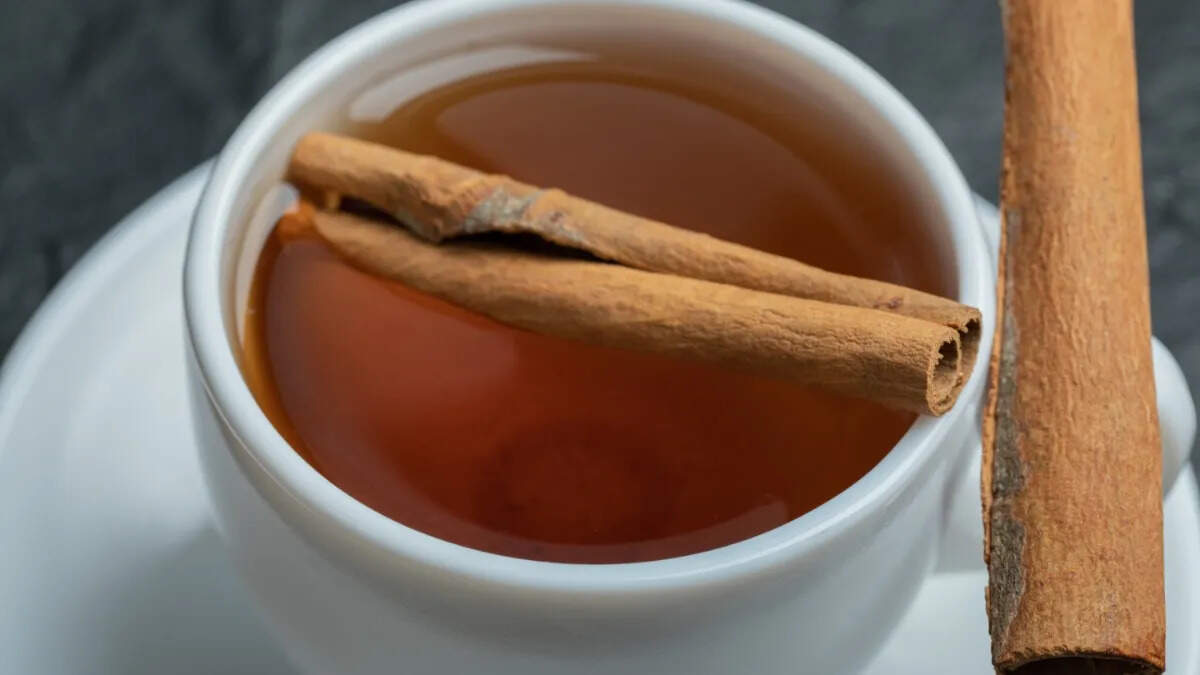सुबह दालचीनी का पानी: सेहत के लिए फायदेमंद आदत