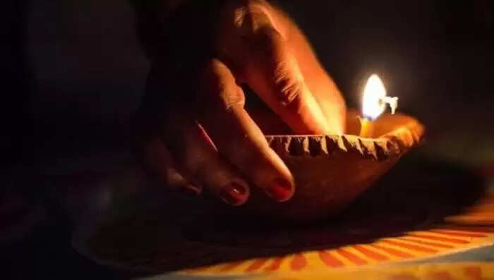 दीपक जलाने के सही तरीके: घी बनाम तेल