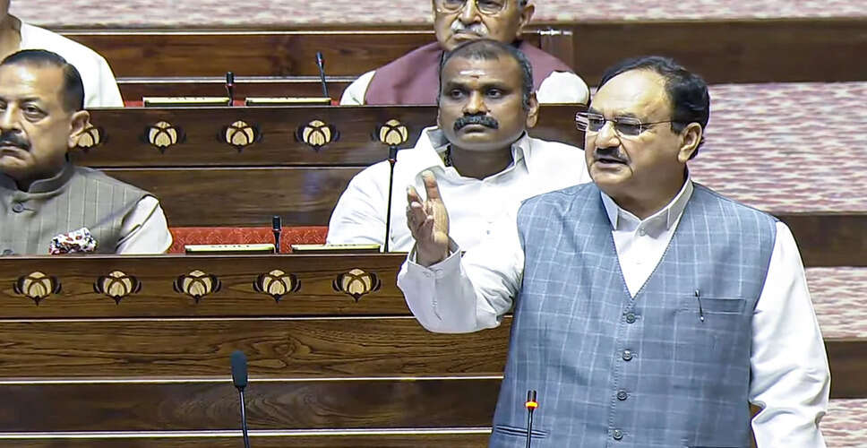 कोविड टीकाकरण और युवाओं में अचानक मौतों का जोखिम: स्वास्थ्य मंत्री का बयान