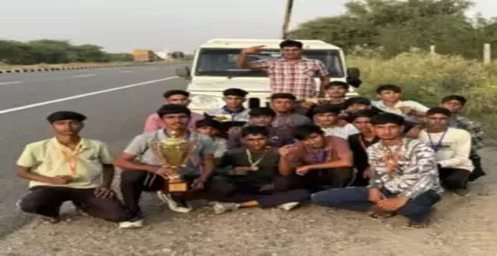 लाखाऊ विद्यालय ने 69वीं जिलास्तरीय एथलेटिक्स प्रतियोगिता में जीती चैम्पीयनशिप