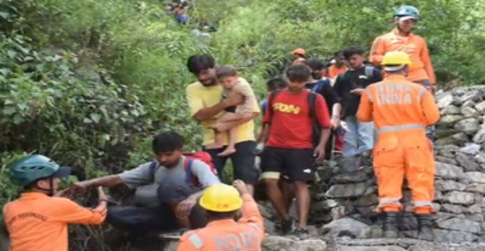 उत्तराखंड के सोनप्रयाग से एक हजार से अधिक लोगों को निकाला, रेस्क्यू जारी