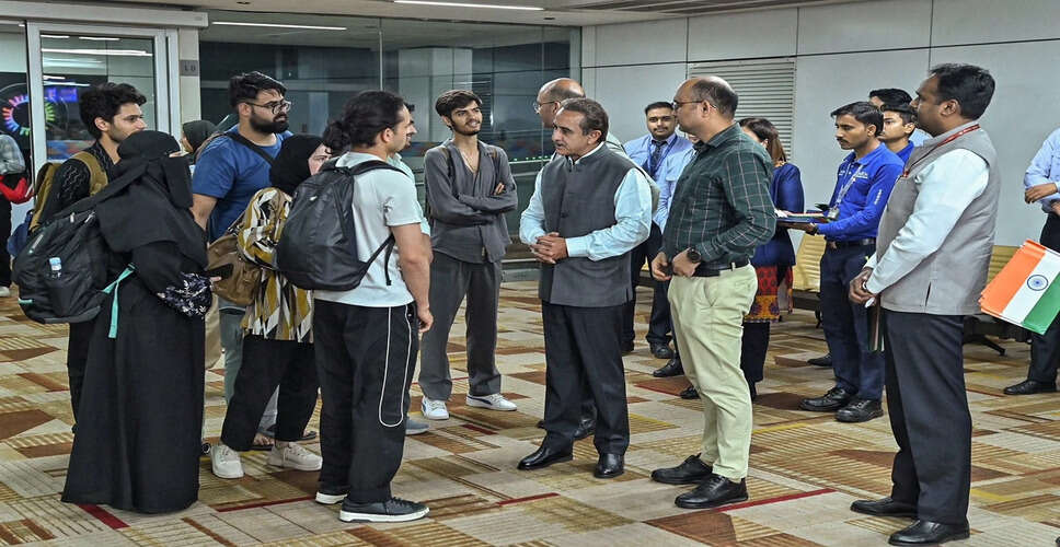 ईरान ने भारतीय छात्रों की सुरक्षित निकासी के लिए हवाई क्षेत्र खोला