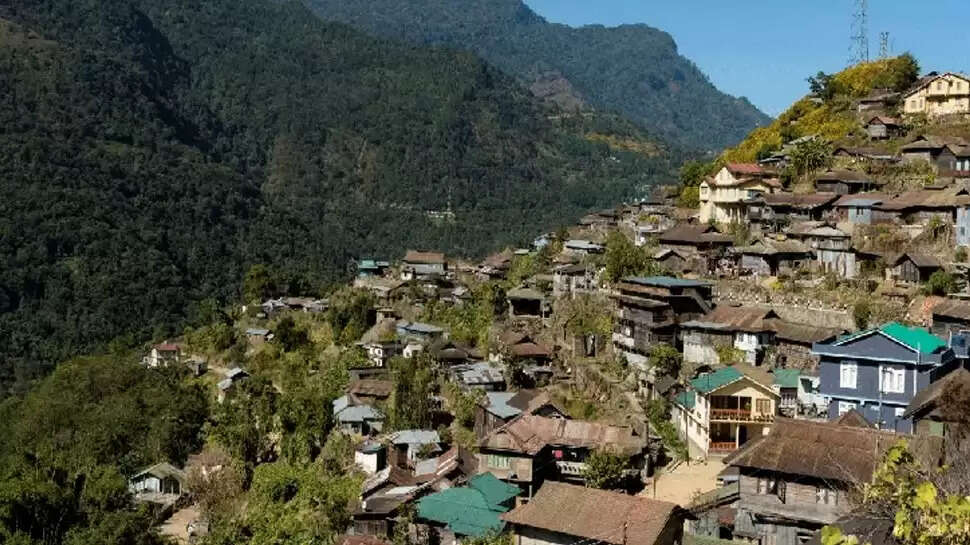 भारत के अनोखे गांव: जुड़वा बच्चों से लेकर दरवाजे रहित घरों तक