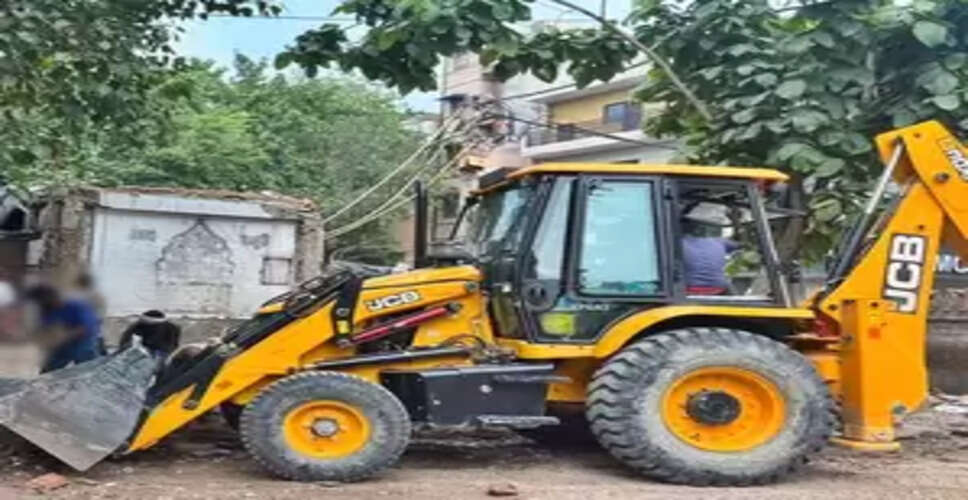 बुलडोजर का इतिहास : निर्माण से लेकर तोड़फोड़ की मशीन बनने तक की यात्रा