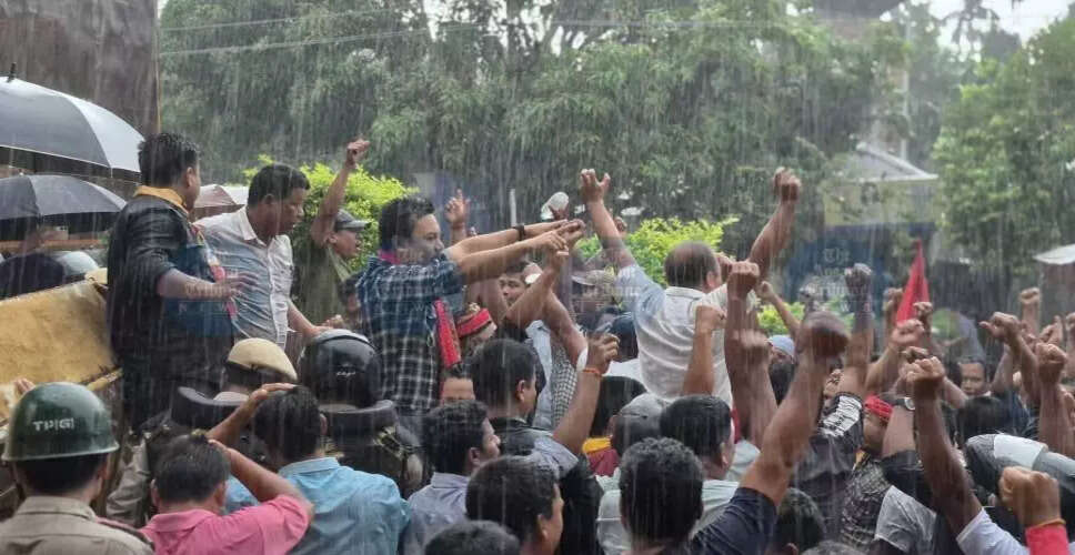 त्रिपुरा में युवा टिपरा महासंघ का बड़ा प्रदर्शन, DM के खिलाफ उठी आवाज़