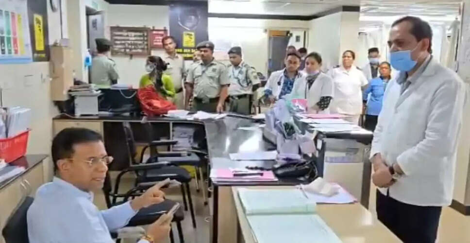 गोवा स्वास्थ्य मंत्री ने डॉक्टर को सार्वजनिक reprimand के बाद माफी मांगी