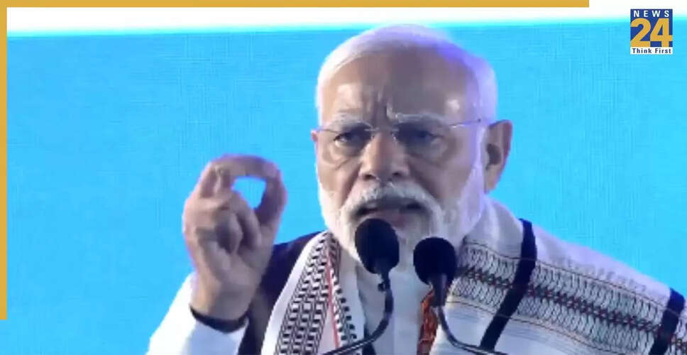 प्रधानमंत्री मोदी ने इम्फाल में 1,200 करोड़ रुपये के विकास परियोजनाओं का उद्घाटन किया