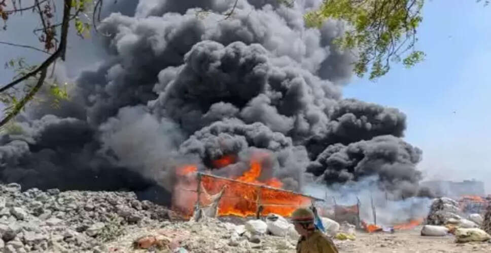 गाजियाबाद में झुग्गियों में भीषण आग, सैकड़ों परिवार प्रभावित