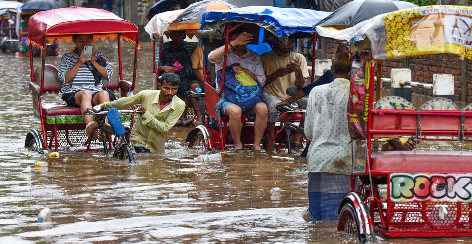 जम्मू-कश्मीर और हिमाचल प्रदेश में भूस्खलन से चार की मौत, भारी बारिश का कहर