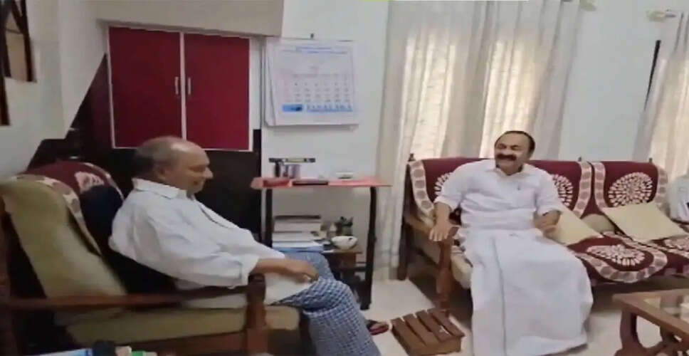 वी.डी. सतीशान को समर्थन देते हुए ए.के. एंटनी ने केरल के विकास की उम्मीद जताई