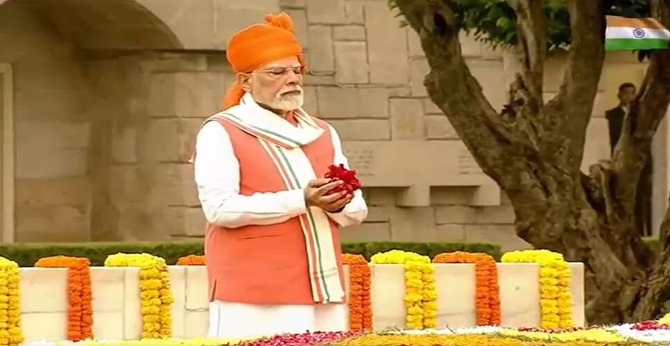 प्रधानमंत्री मोदी ने स्वतंत्रता दिवस पर महात्मा गांधी को दी श्रद्धांजलि