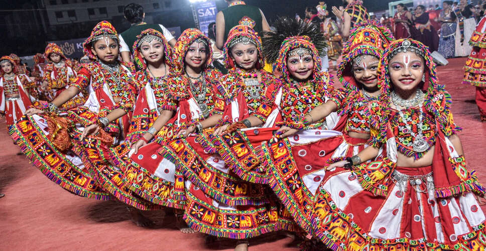 गरबा कार्यक्रमों में हिंदू पहचान की अनिवार्यता पर विवाद