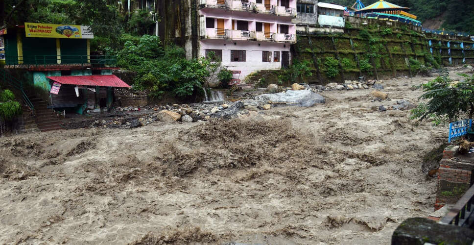 देहरादून में बाढ़ से तबाही: 15 मृतक, 16 लापता