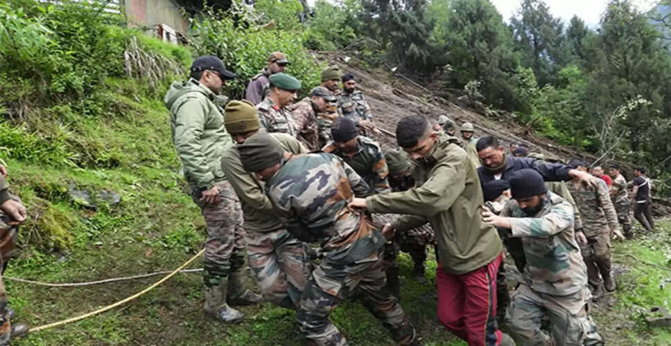 भारी बारिश से लाचेन में भूस्खलन, तीन सैनिकों की मौत और छह लापता