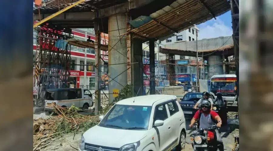 गुवाहाटी में निर्माणाधीन फ्लाईओवर पर हादसे से सुरक्षा पर उठे सवाल