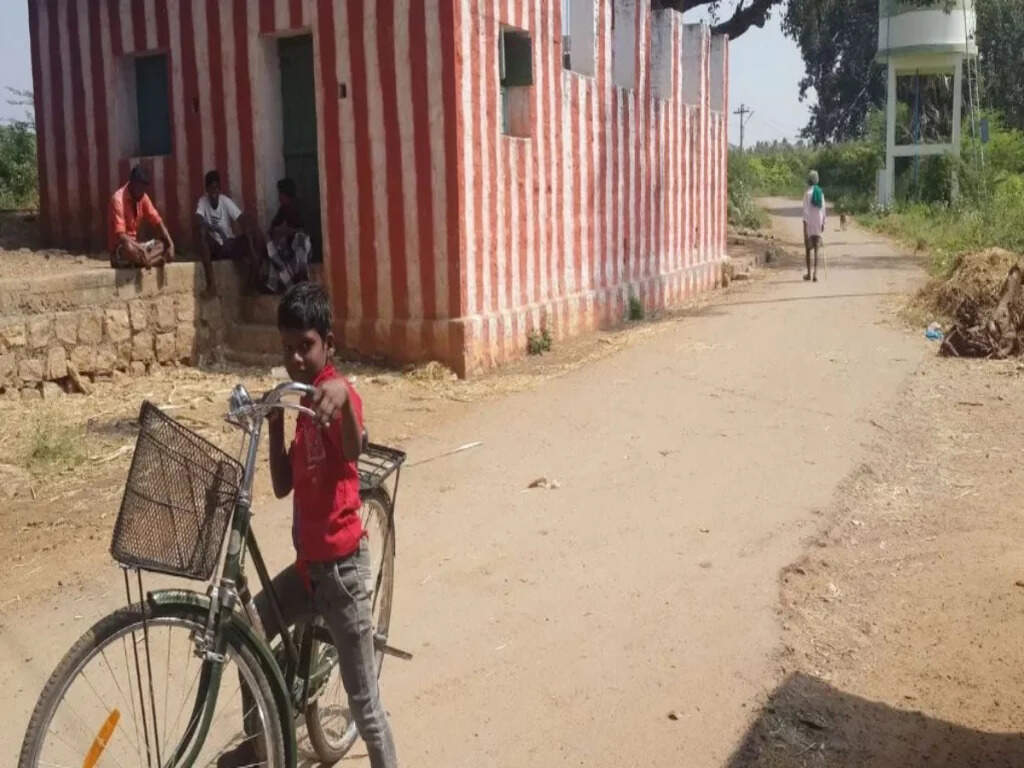 तमिलनाडु के इस गांव में जूते-चप्पल पहनने पर है सख्त प्रतिबंध