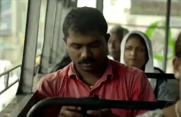 केरल के कुली ने फ्री वाई-फाई से सरकारी नौकरी की परीक्षा पास की