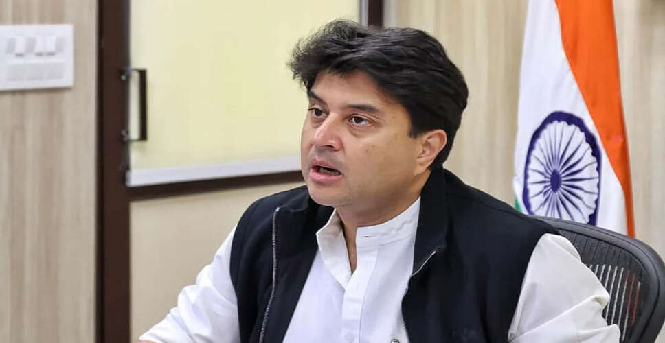 ग्वालियर में विकास परियोजनाओं की प्रगति की समीक्षा कर रहे ज्योतिरादित्य सिंधिया