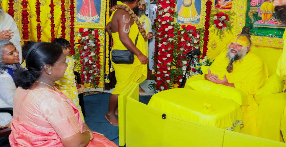 राष्ट्रपति द्रौपदी मुर्मू की उत्तर प्रदेश यात्रा: आध्यात्मिक संवाद और स्वास्थ्य सेवा का उद्घाटन