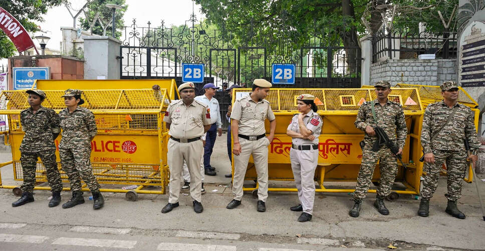 दिल्ली पुलिस ने जासूसी गतिविधियों में शामिल व्यक्ति को गिरफ्तार किया