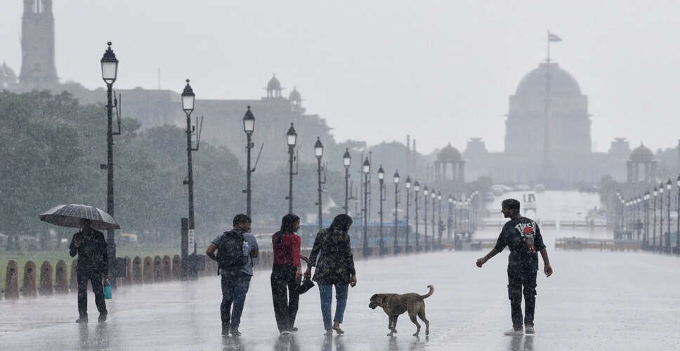 दिल्ली में बारिश की संभावना, तापमान में हल्की गिरावट