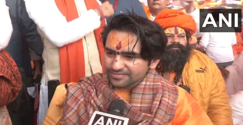 कोलकाता में 5 लाख लोगों ने एक साथ किया गीता पाठ, धीरेंद्र शास्त्री ने दी विश्व शांति की प्रेरणा