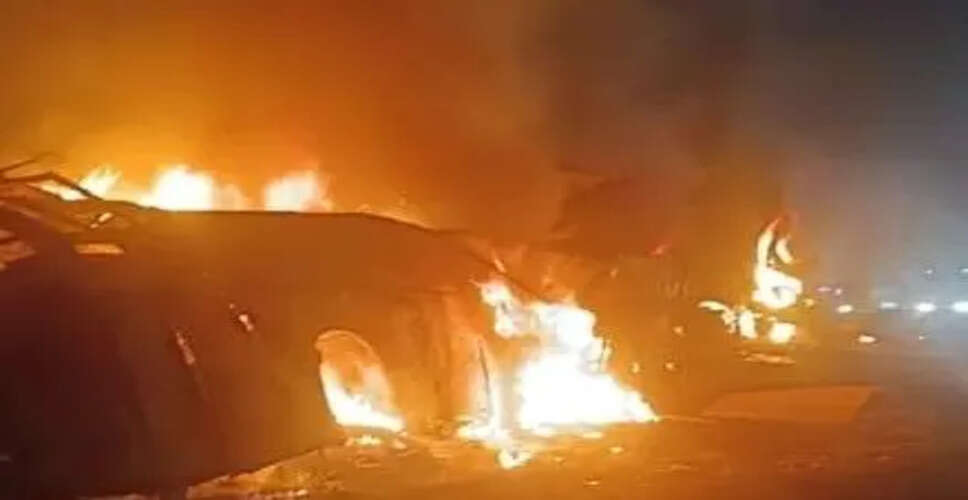 आंध्र प्रदेश में ट्रेन में आग लगने की घटना, रेलवे ने शुरू की सहायता