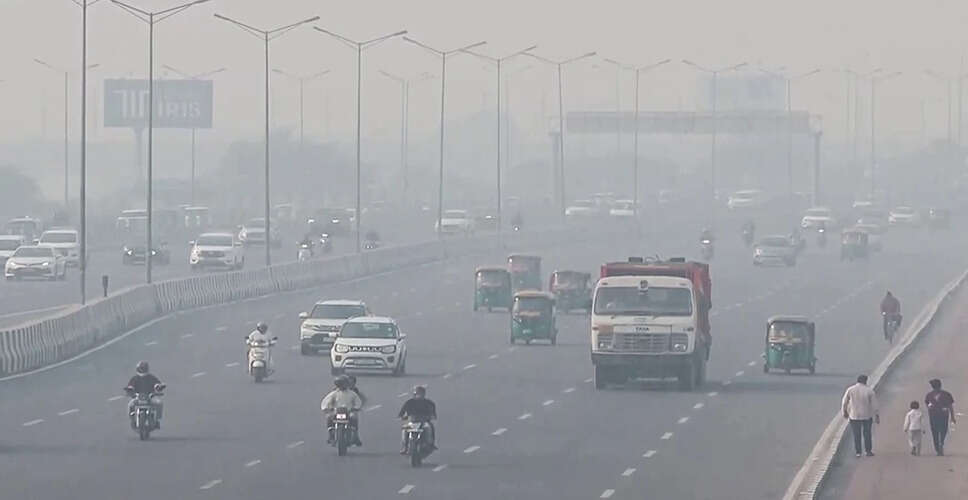 दिल्ली में प्रदूषण का स्तर खतरनाक, एक्यूआई 400 के पार