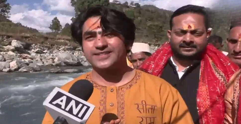 आचार्य धीरेंद्र शास्त्री ने यमुना की शुद्धता पर जताई चिंता, शुरू की 'सनातन हिंदू एकता पदयात्रा'