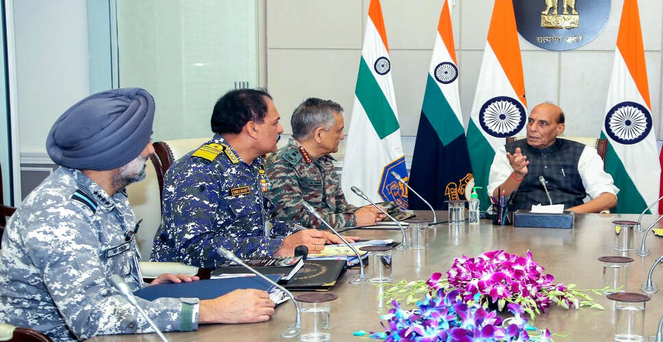 रक्षा मंत्री ने स्वच्छता अभियान में भाग लिया, युवाओं को किया प्रेरित