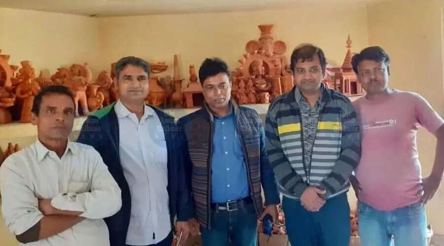 असम के धुबरी में पारंपरिक कुम्हारों की कला से अंतरिक्ष के लिए सामग्री का विकास